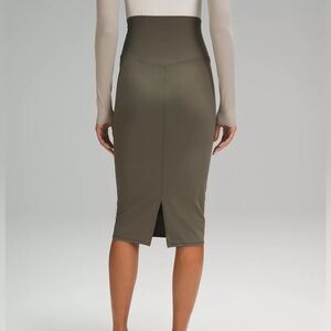 NWT-Nulu Slim FitHigh Rise Skirt in Army Green